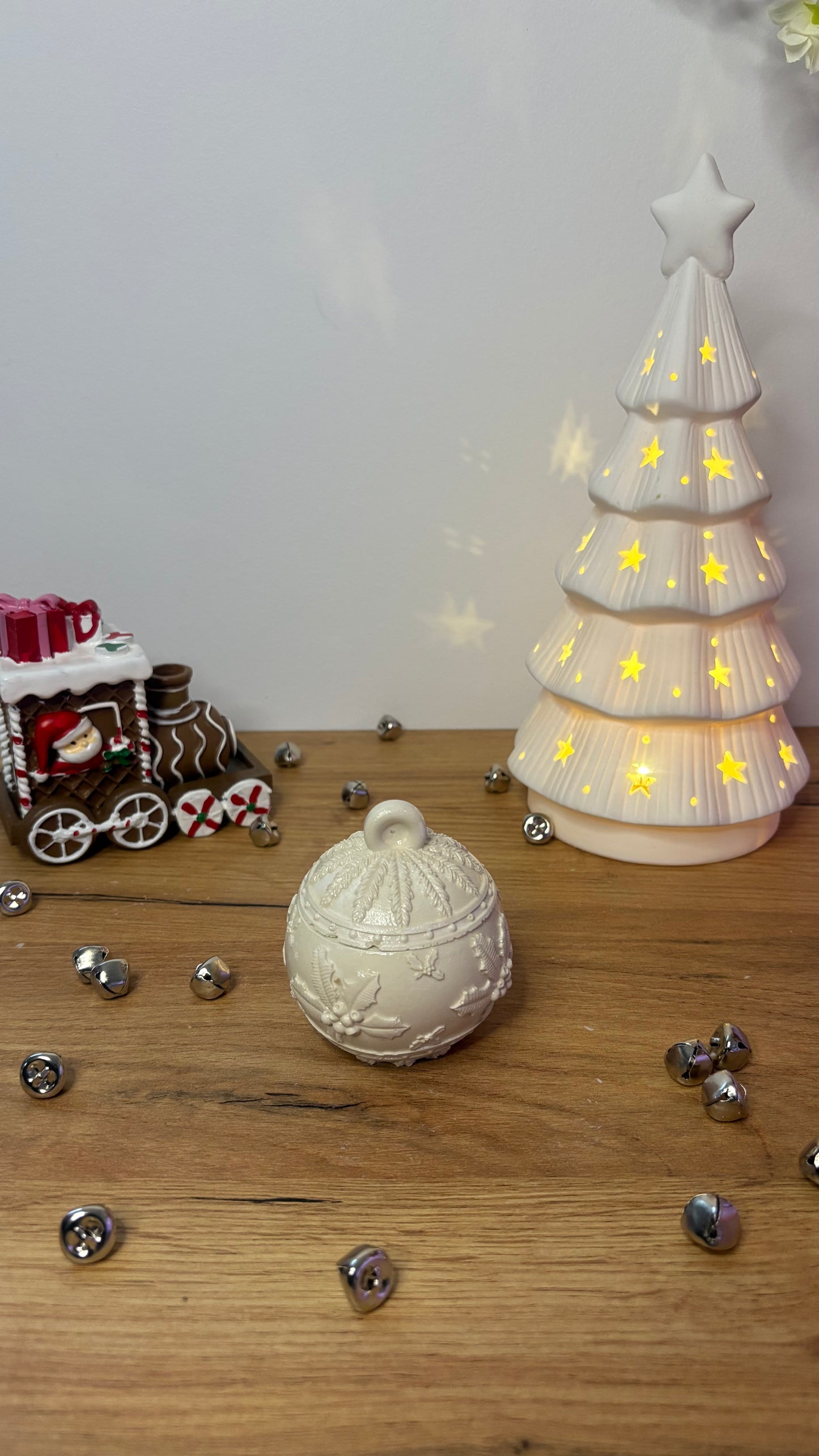 Mistletoe Ornament Candle