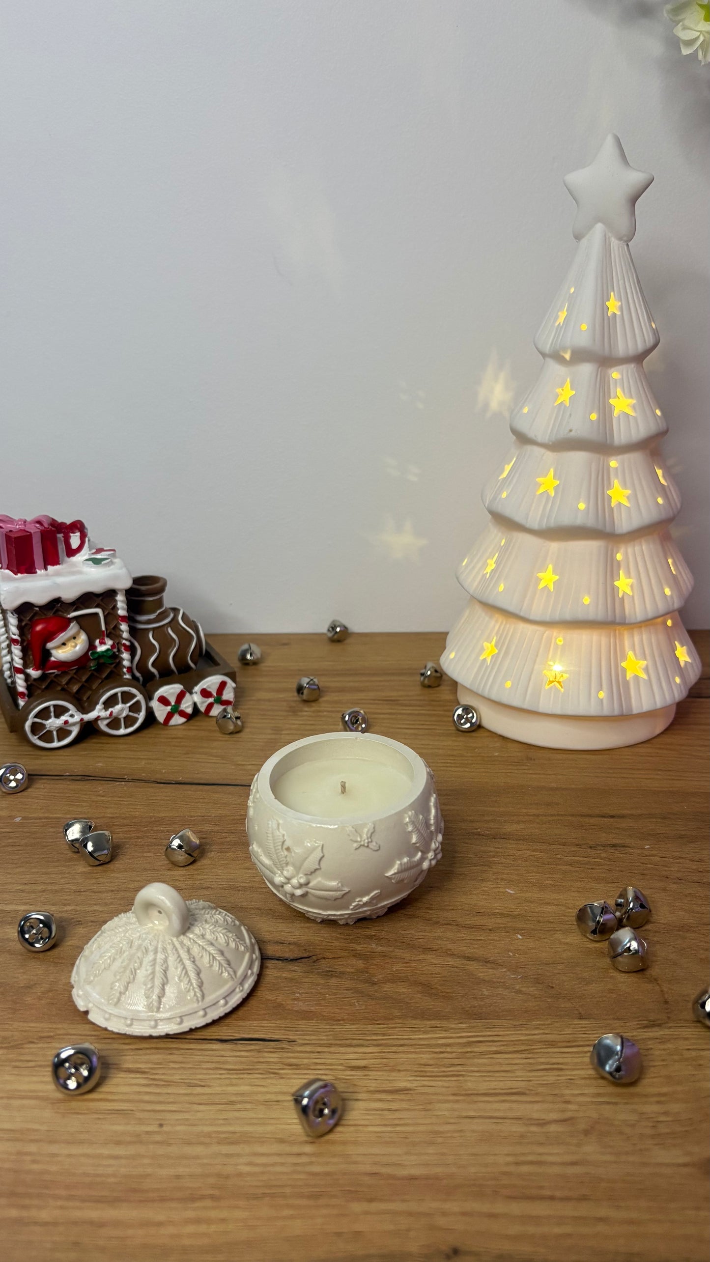 Mistletoe Ornament Candle